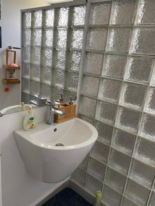 Stylish & Luxury 2-Bed Parkside Apart With Pool ヴァコア・フェニックス エクステリア 写真