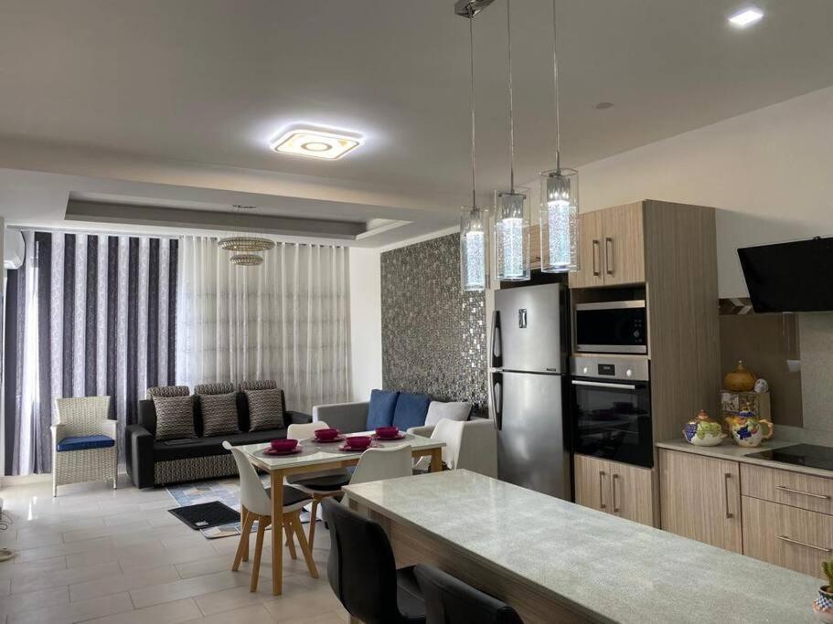 Stylish & Luxury 2-Bed Parkside Apart With Pool ヴァコア・フェニックス エクステリア 写真